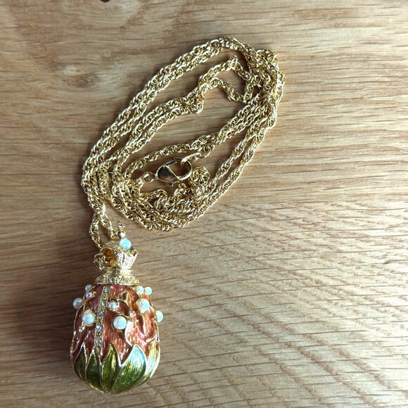 JOAN RIVERS CLASSICS COLLECTIONS Lily of the Valley Egg Pendant with Chain - Picture 14 of 16